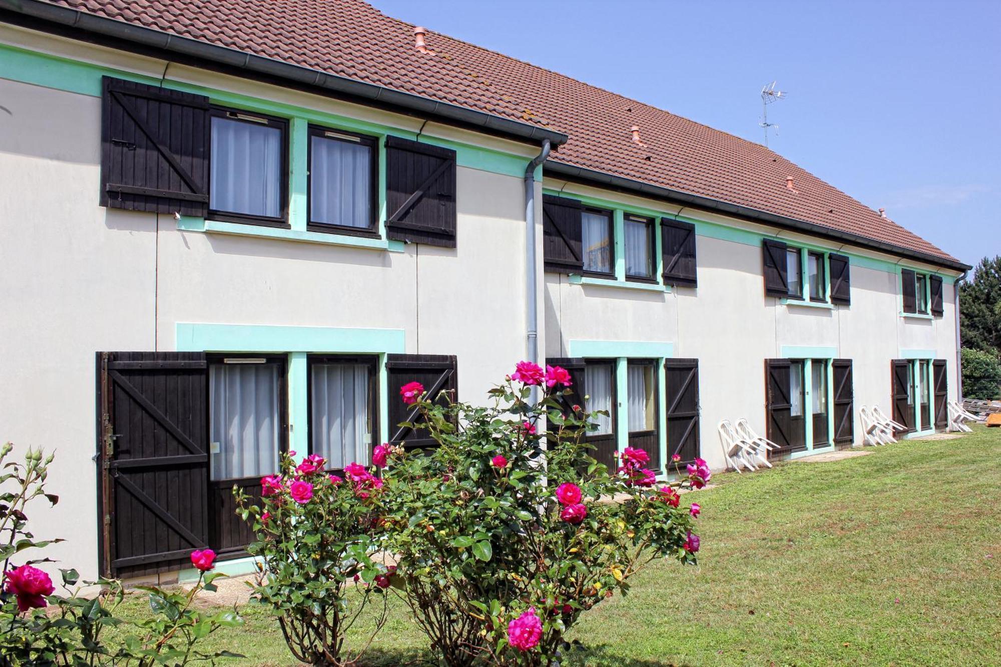 Contact Hotel Restaurant La Chaumiere Entre Orgeval Et Flins A13 Sortie 8 Les Mureaux Exterior photo