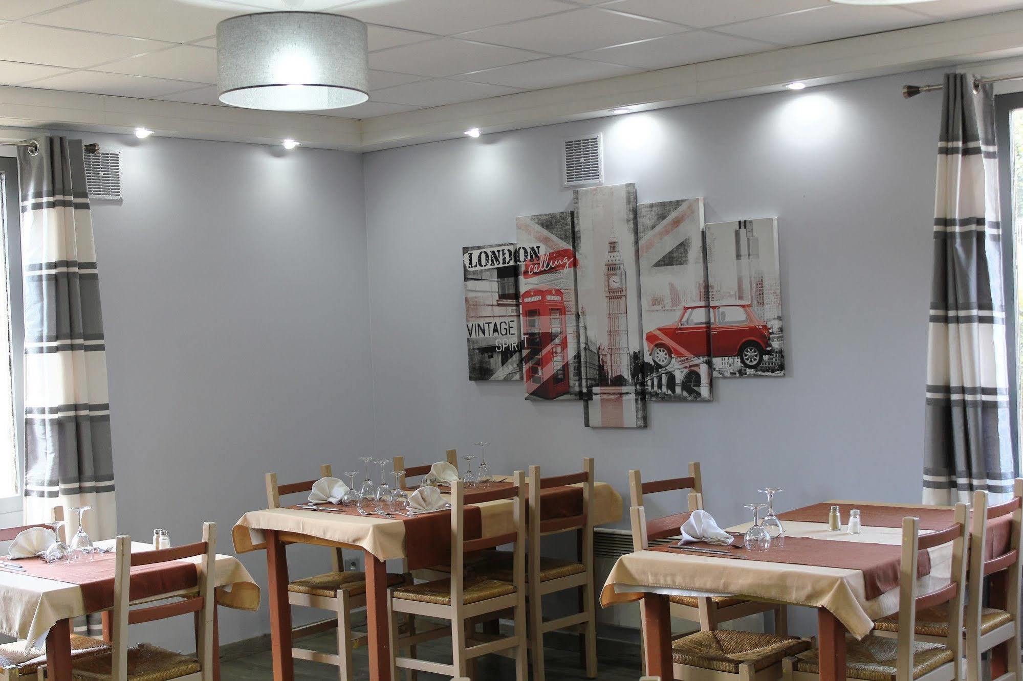 Contact Hotel Restaurant La Chaumiere Entre Orgeval Et Flins A13 Sortie 8 Les Mureaux Exterior photo