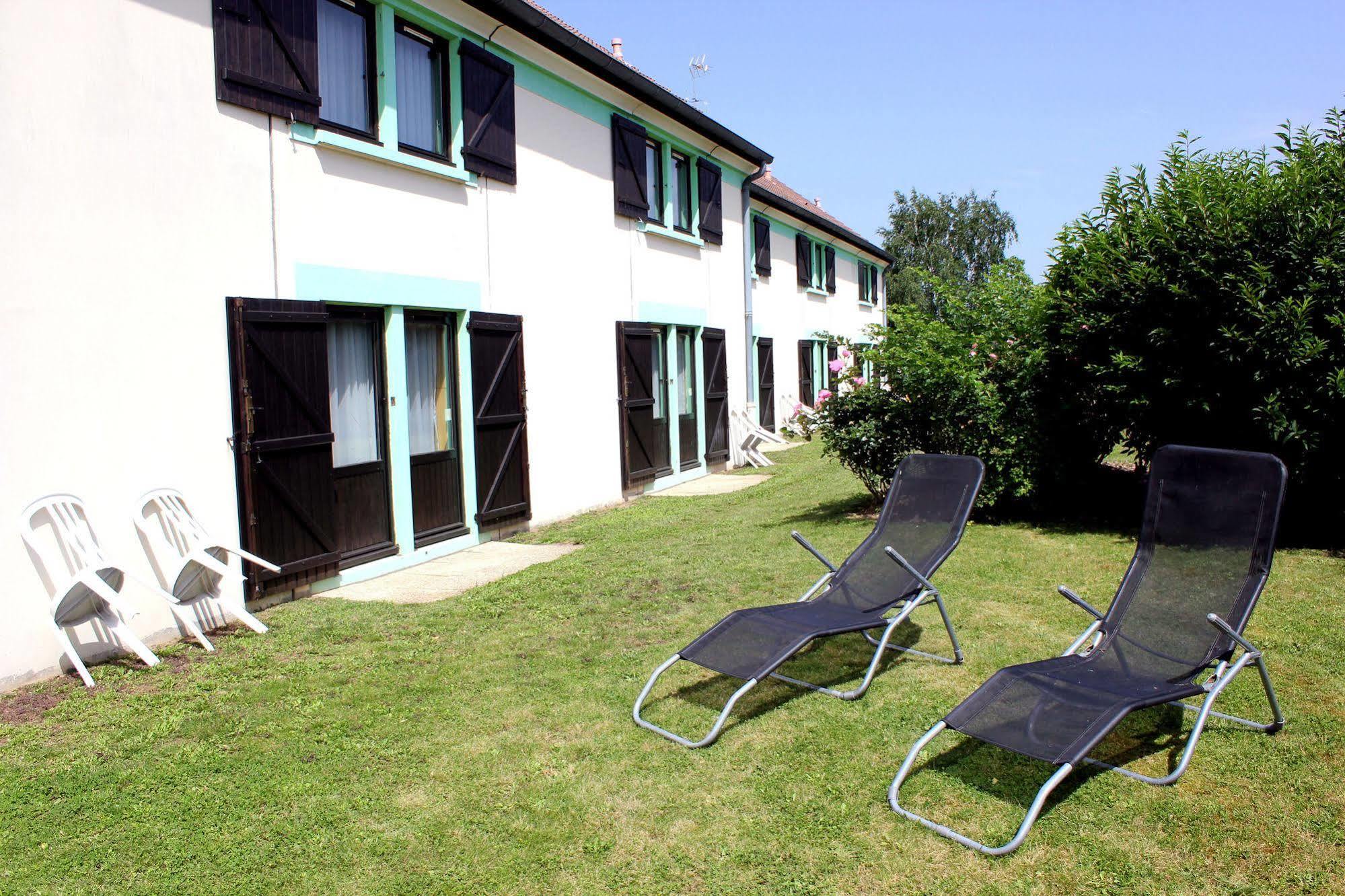 Contact Hotel Restaurant La Chaumiere Entre Orgeval Et Flins A13 Sortie 8 Les Mureaux Exterior photo